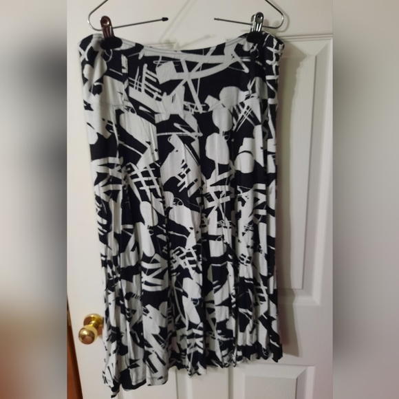 Vintage Flowy Black & White Print Skirt - Picture 2 of 7